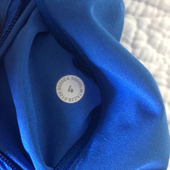 Lulu lemon Sz 4 tracker shorts - Picture 4 of 6